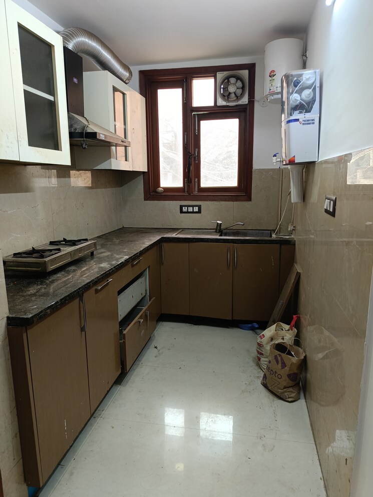 Kitchen, saket 3 Bedroom 1350 Sq.Ft. Builder Floor In Saket Delhi 9387630