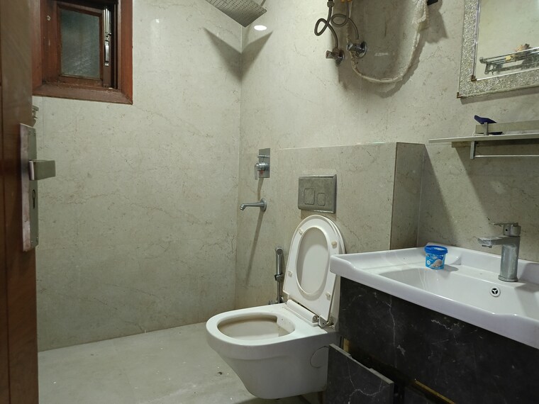 Bathroom, saket 3 Bedroom 1350 Sq.Ft. Builder Floor In Saket Delhi 9387630