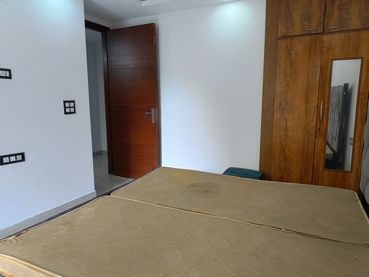 Room, saket 3 Bedroom 1350 Sq.Ft. Builder Floor In Saket Delhi 9387630