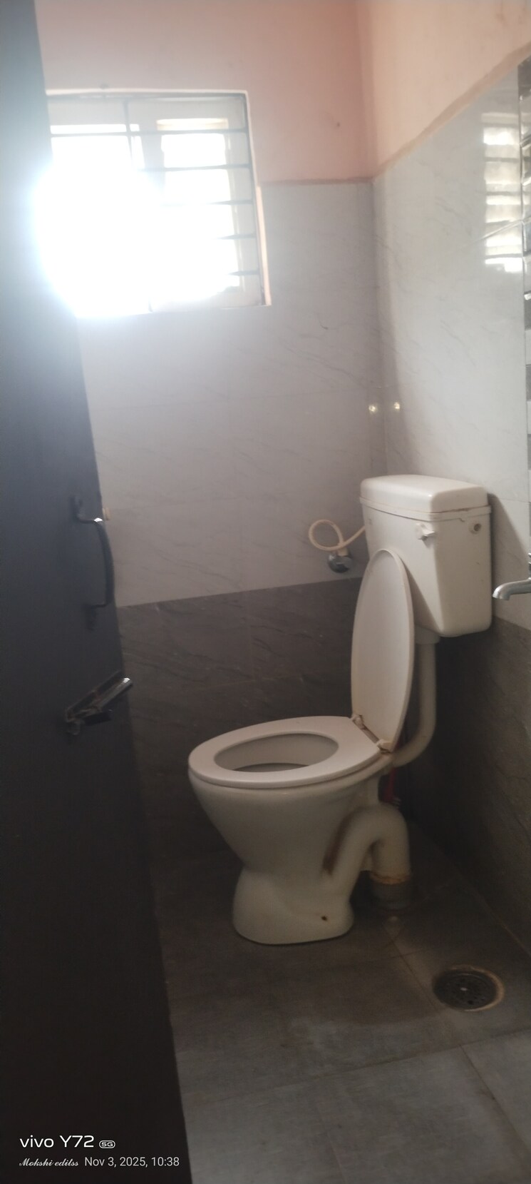 Bathroom, pavani-laxmi-nivas 2 Bedroom 1050 Sq.Ft. Apartment In Madhapur Hyderabad 9387648