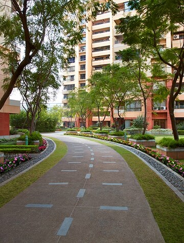 Swimming Pool in 3 BHK Apartment at Central Park I, Sector 42 – for Sale