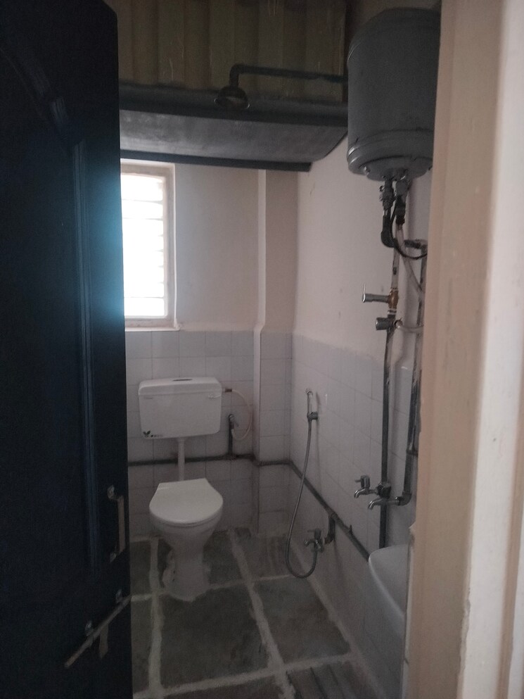 Bathroom, mittal-society 2 Bedroom 950 Sq.Ft. Apartment In Pratik Nagar Pune 9387676