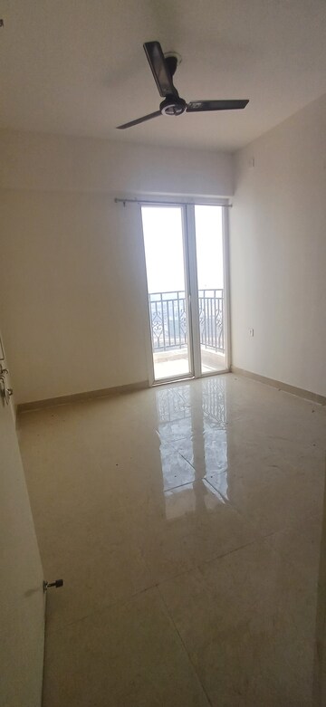 Furnished Amenities in 2.5 BHK Apartment at Signature Global Golf Greens, Sector 79 – for Rent