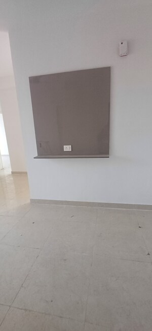 Room in 2.5 BHK Apartment at Signature Global Golf Greens, Sector 79 – for Rent