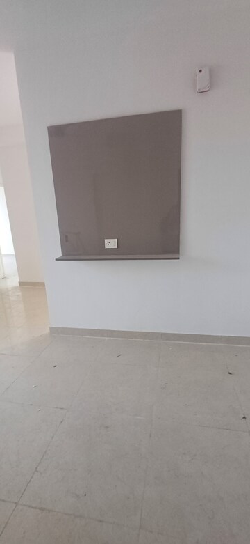 Room in 2.5 BHK Apartment at Signature Global Golf Greens, Sector 79 – for Rent