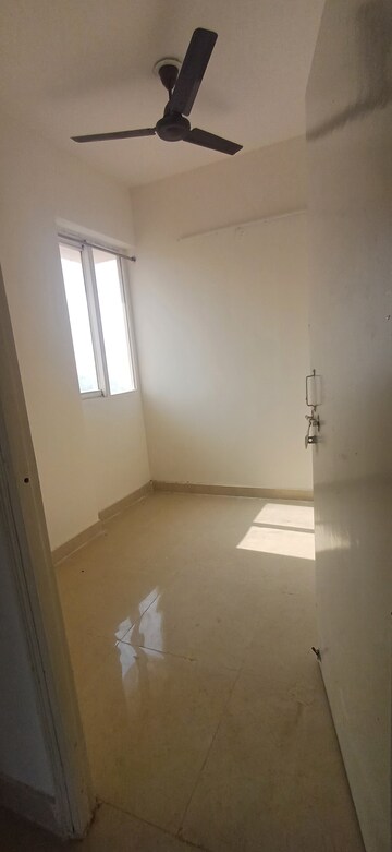 Room in 2.5 BHK Apartment at Signature Global Golf Greens, Sector 79 – for Rent