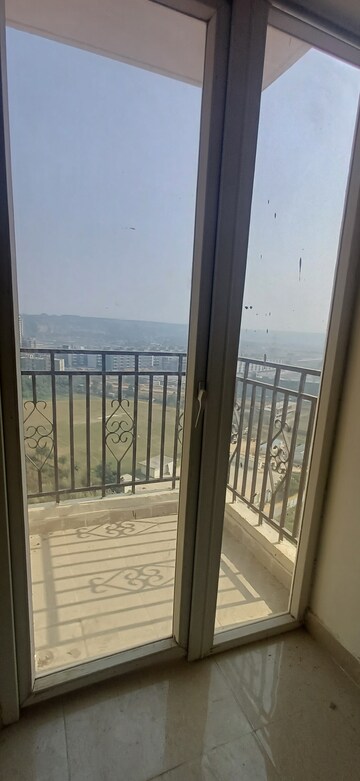 Room in 2.5 BHK Apartment at Signature Global Golf Greens, Sector 79 – for Rent