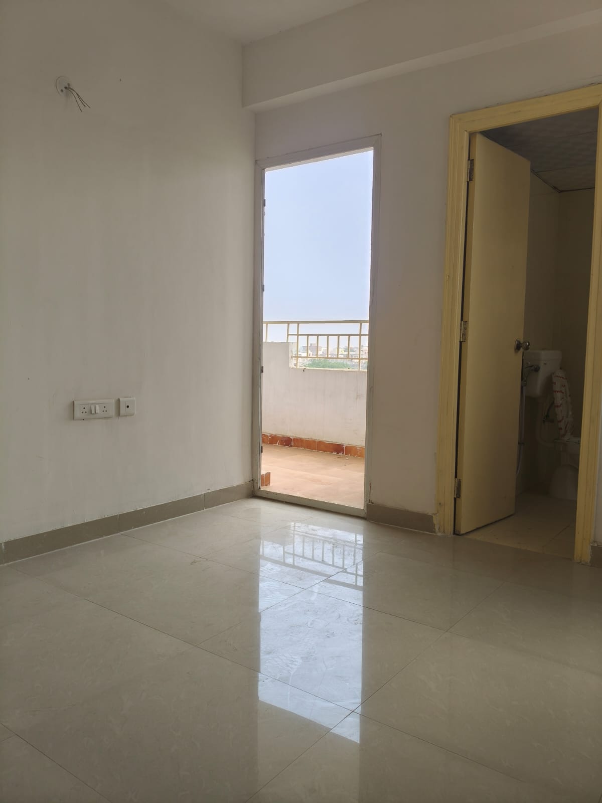 2 BHK + Study Room Apartment For Rent in Pareena Om Apartments