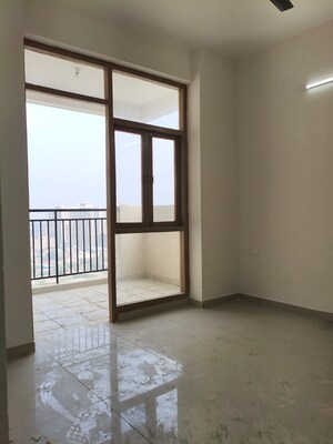 2 BHK Apartment For Rent in Pareena Om Apartments, Sector 112