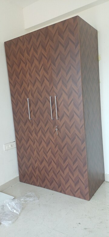 Room in 2.5 BHK Apartment at Signature Global Golf Greens, Sector 79 – for Rent