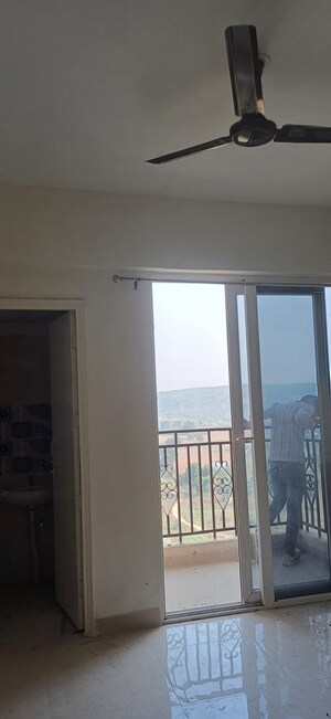 Furnished Amenities in 2.5 BHK Apartment at Signature Global Golf Greens, Sector 79 – for Rent