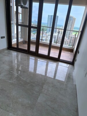 Room in 2.5 BHK Apartment at Oberoi Realty Splendor, Andheri East – for Sale