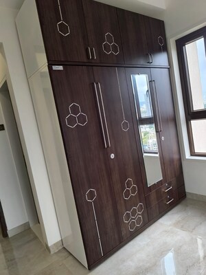 Furnished Amenities in 2.5 BHK Apartment at Oberoi Realty Splendor, Andheri East – for Sale