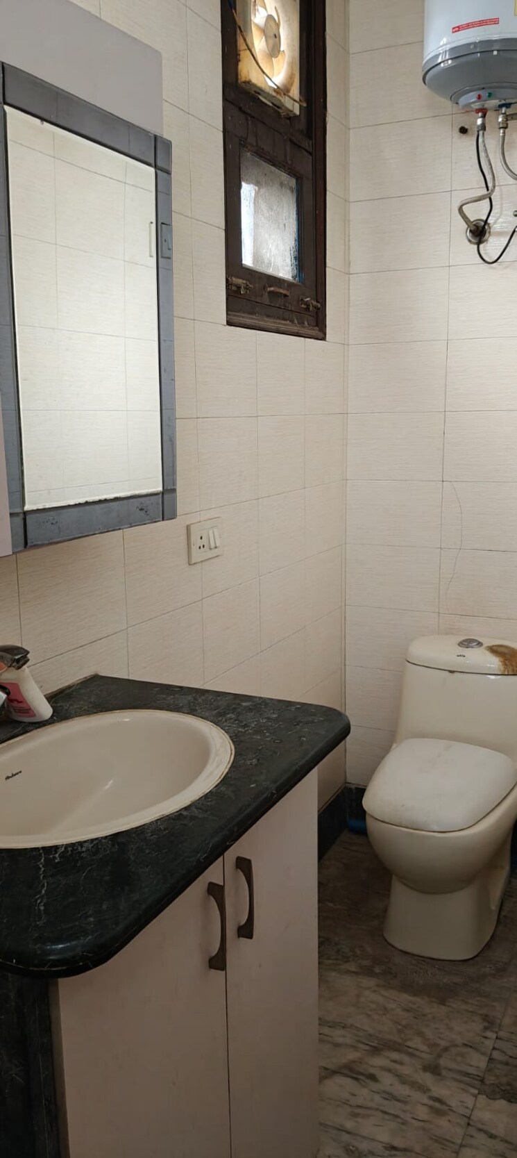 Bathroom, malviya nagar 2 Bedroom 900 Sq.Ft. Builder Floor In Malviya Nagar Delhi 9387794