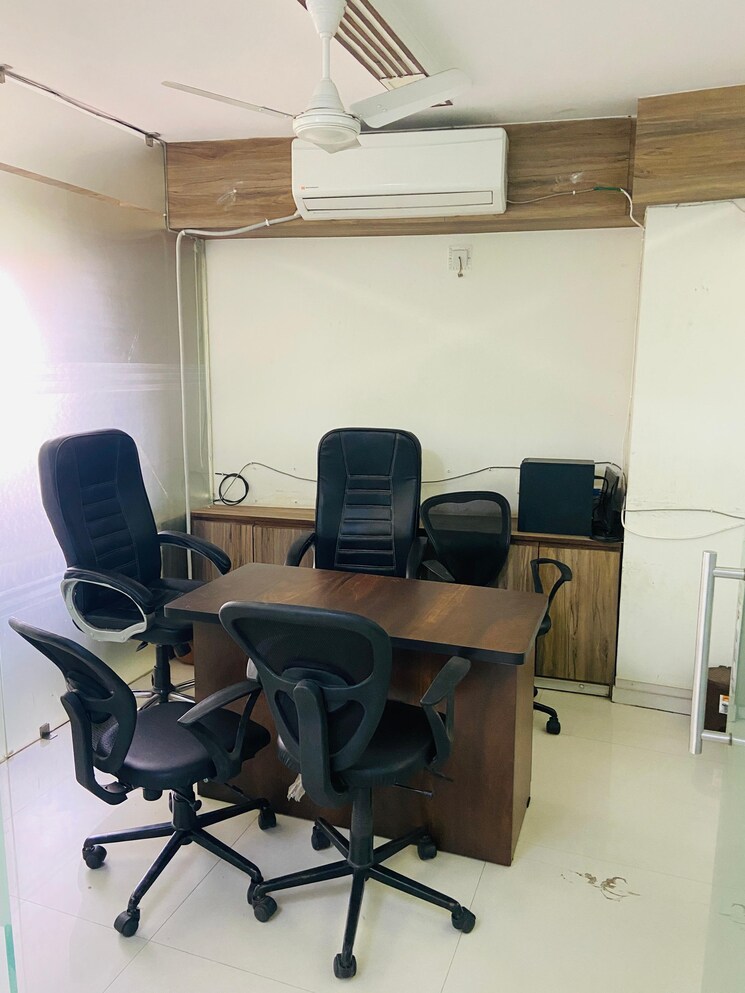 Team Area, iscon-emporio Commercial Office Space 1506 Sq.Ft. In Jodhpur Ahmedabad 9387792