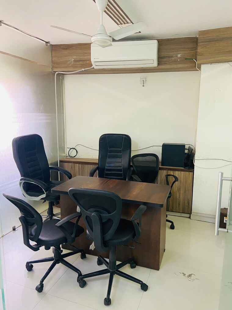 Team Area, iscon-emporio Commercial Office Space 1506 Sq.Ft. In Jodhpur Ahmedabad 9387792