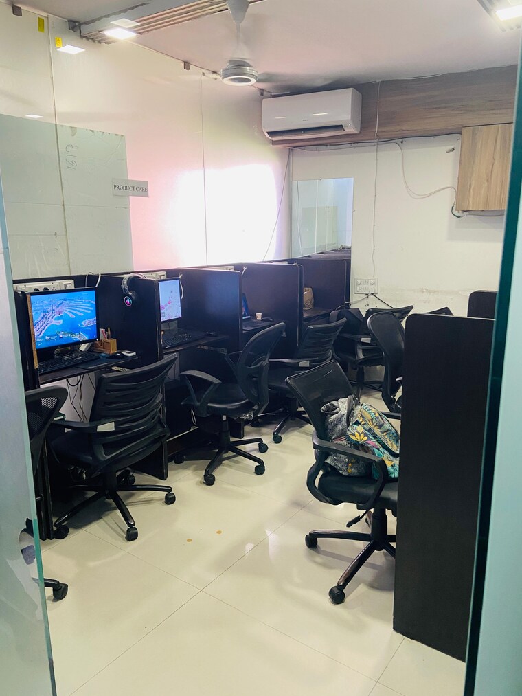 Team Area, iscon-emporio Commercial Office Space 1506 Sq.Ft. In Jodhpur Ahmedabad 9387792