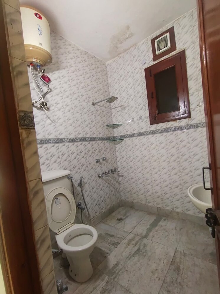 Bathroom, malviya nagar 2 Bedroom 900 Sq.Ft. Builder Floor In Malviya Nagar Delhi 9387825