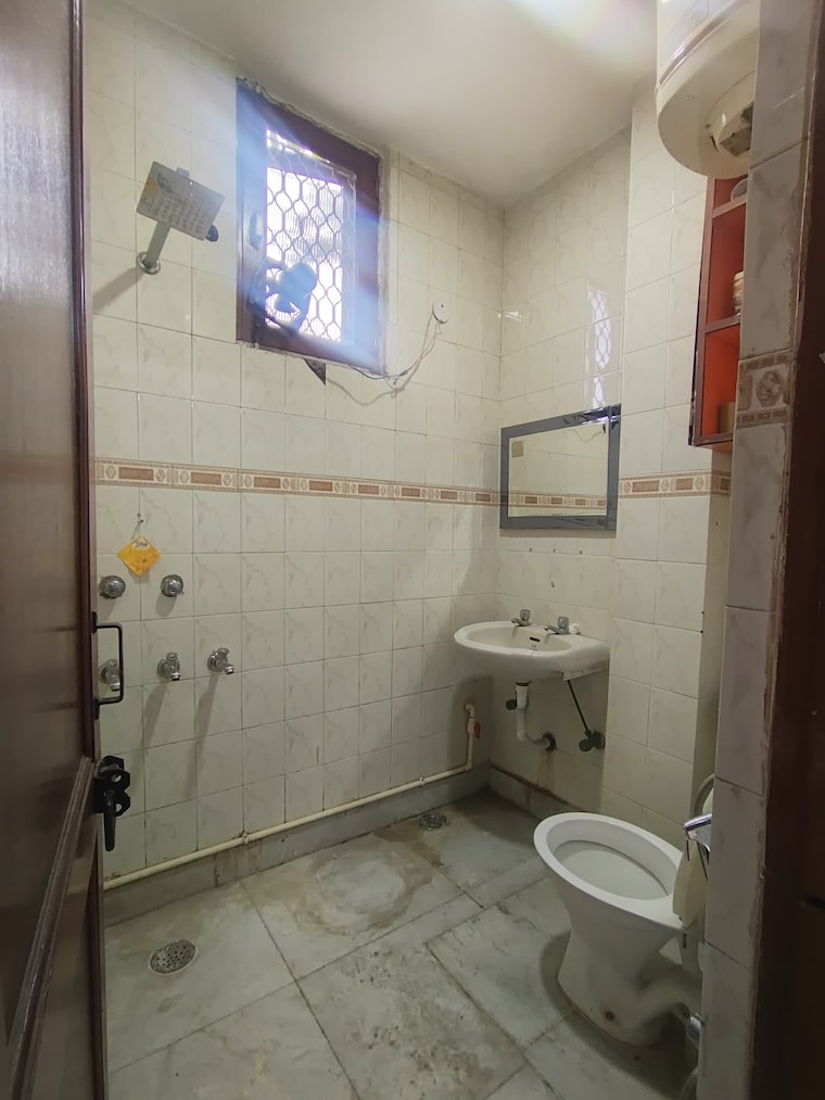 Bathroom, malviya nagar 2 Bedroom 900 Sq.Ft. Builder Floor In Malviya Nagar Delhi 9387825