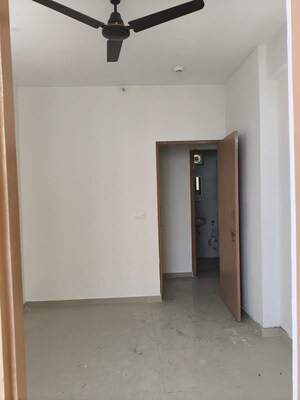 2 BHK Apartment For Rent in Zara Rossa, Sector 112