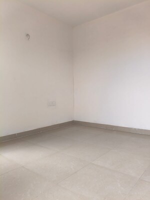 2 BHK Apartment For Rent in Zara Rossa, Sector 112