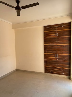 Room in 3 BHK Apartment at Supertech Ecovillage I, Sector 1 Greater Noida – for Rent