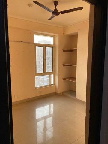 Room in 3 BHK Apartment at Supertech Ecovillage I, Sector 1 Greater Noida – for Rent