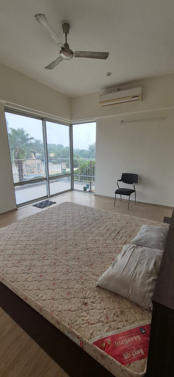 3 BHK + Servant Room Apartment For Rent in Ireo Victory Valley