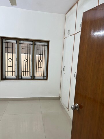 Room in 5 BHK Independent House at Koramangala – for Rent
