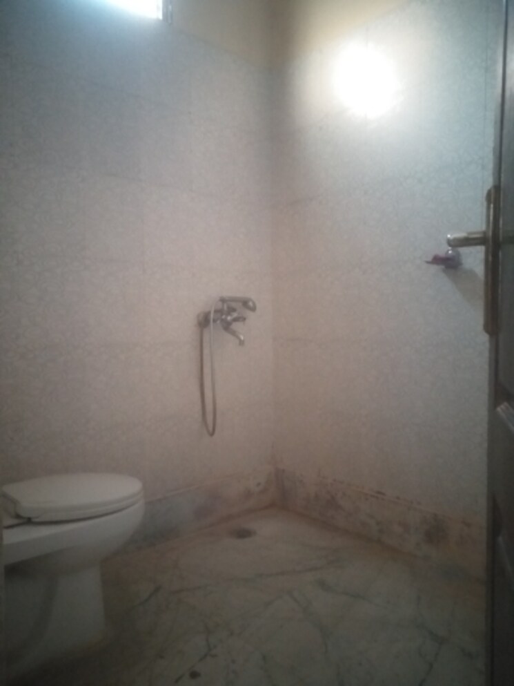 Bathroom, south patel nagar 2 Bedroom 1380 Sq.Ft. Builder Floor In South Patel Nagar Delhi 9387913