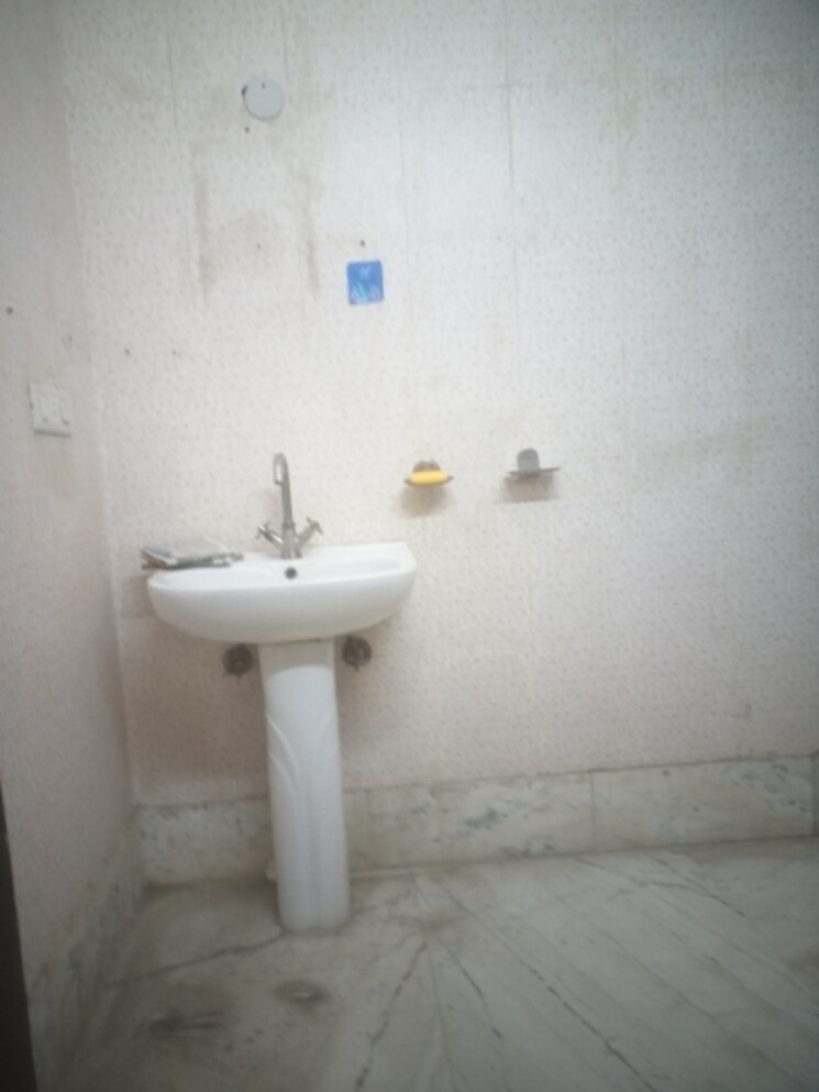 Bathroom, south patel nagar 2 Bedroom 1380 Sq.Ft. Builder Floor In South Patel Nagar Delhi 9387913