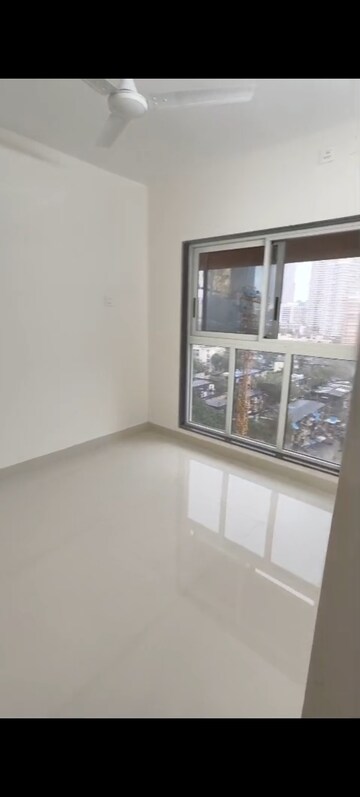 Room in 2 BHK Apartment at Worli – for Rent