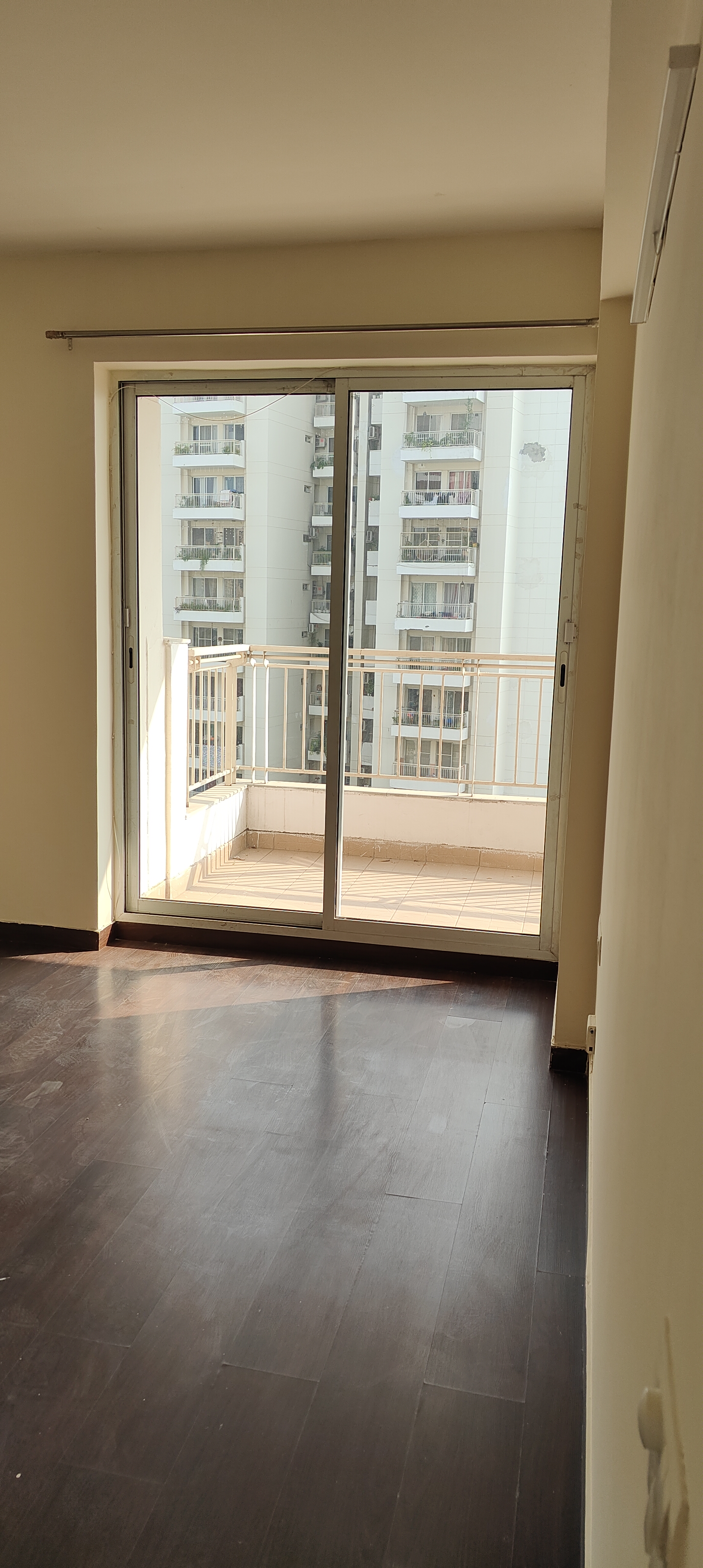 3 BHK + Servant Room Apartment For Rent in Bestech Park View Spa Next