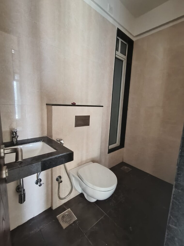 Bathroom, sheth-zuri 1.5 Bedroom 517 Sq.Ft. Apartment In Laxmi Nagar Thane 9387930
