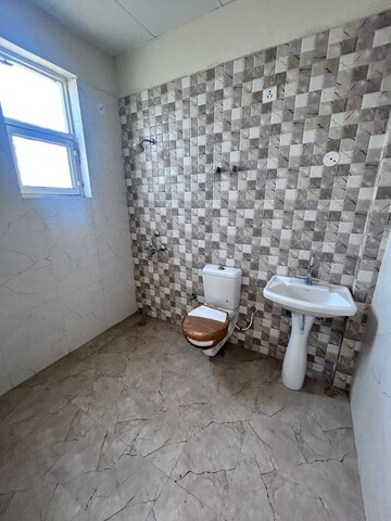 Bathroom in 3 BHK Builder Floor at Ashoka Enclave Faridabad, Sector 34 – for Rent
