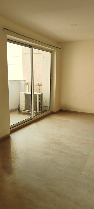 Room in 3 BHK Apartment at Bestech Park View Spa Next, Sector 67 – for Sale