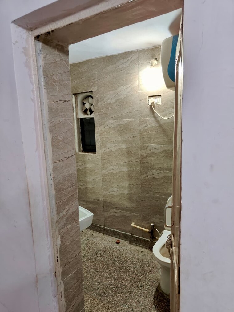 Bathroom, sector 3 dwarka 3 Bedroom 1400 Sq.Ft. Apartment In Sector 3 Dwarka Delhi 9387949