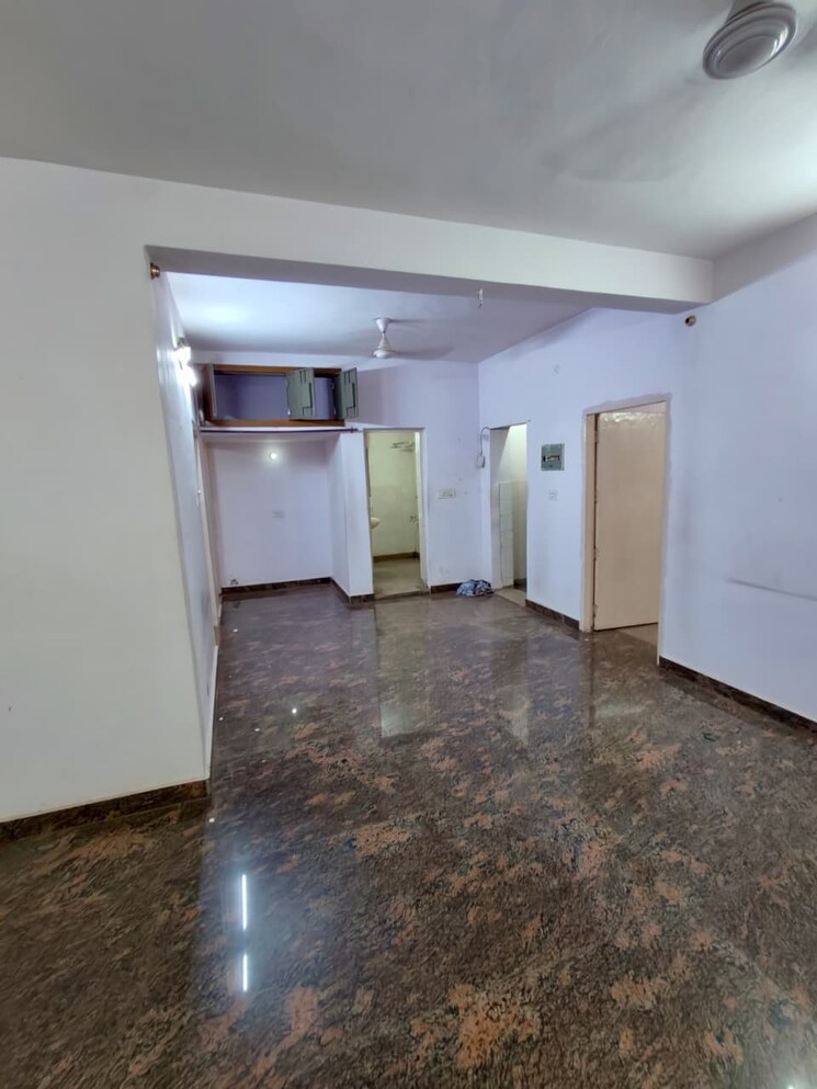 Room, sector 3 dwarka 3 Bedroom 1400 Sq.Ft. Apartment In Sector 3 Dwarka Delhi 9387949