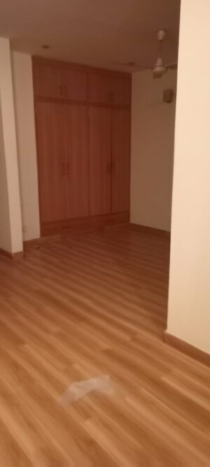 Room in 2 BHK Apartment at Maple Heights, Sector 43 – for Rent