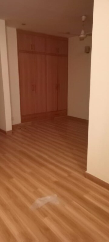 Room in 2 BHK Apartment at Maple Heights, Sector 43 – for Rent