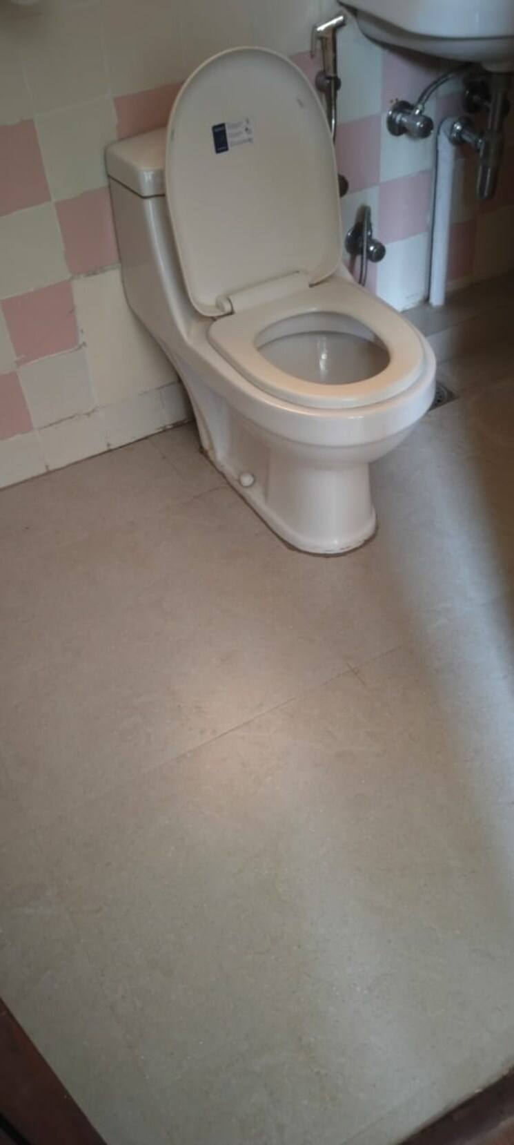 Bathroom, maple-heights 2 Bedroom 980 Sq.Ft. Apartment In Sector 43 Gurgaon 9387945