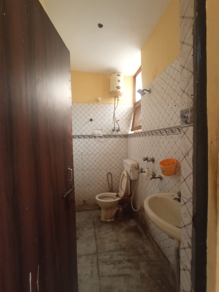 Bathroom, ashoka enclave 2 Bedroom 180 Sq.Ft. Builder Floor In Ashoka Enclave Faridabad 9387939