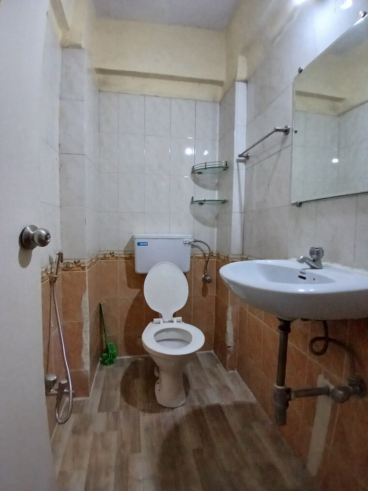 Bathroom, goregaon east 2 Bedroom 970 Sq.Ft. Apartment In Goregaon East Mumbai 9387959