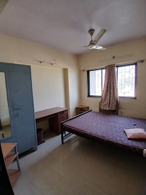 Bedroom in 2 BHK Apartment at Goregaon East – for Rent