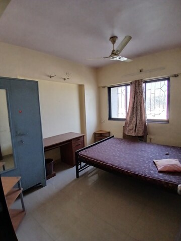 Bedroom in 2 BHK Apartment at Goregaon East – for Rent