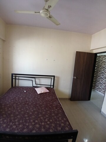 Furnished Amenities in 2 BHK Apartment at Goregaon East – for Rent