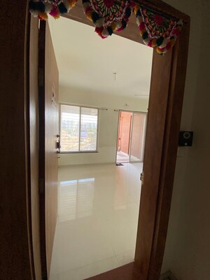 Room in 2 BHK Apartment at Vision Indramegh, Tathawade – for Rent