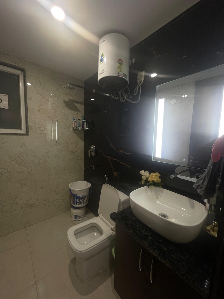 Bathroom, dlf-qerwa 2 Bedroom 1800 Sq.Ft. Builder Floor In Sector 28 Gurgaon 9387980