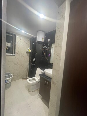 Bathroom in 2 BHK Builder Floor at DLF Qerwa, Sector 28 – for Rent