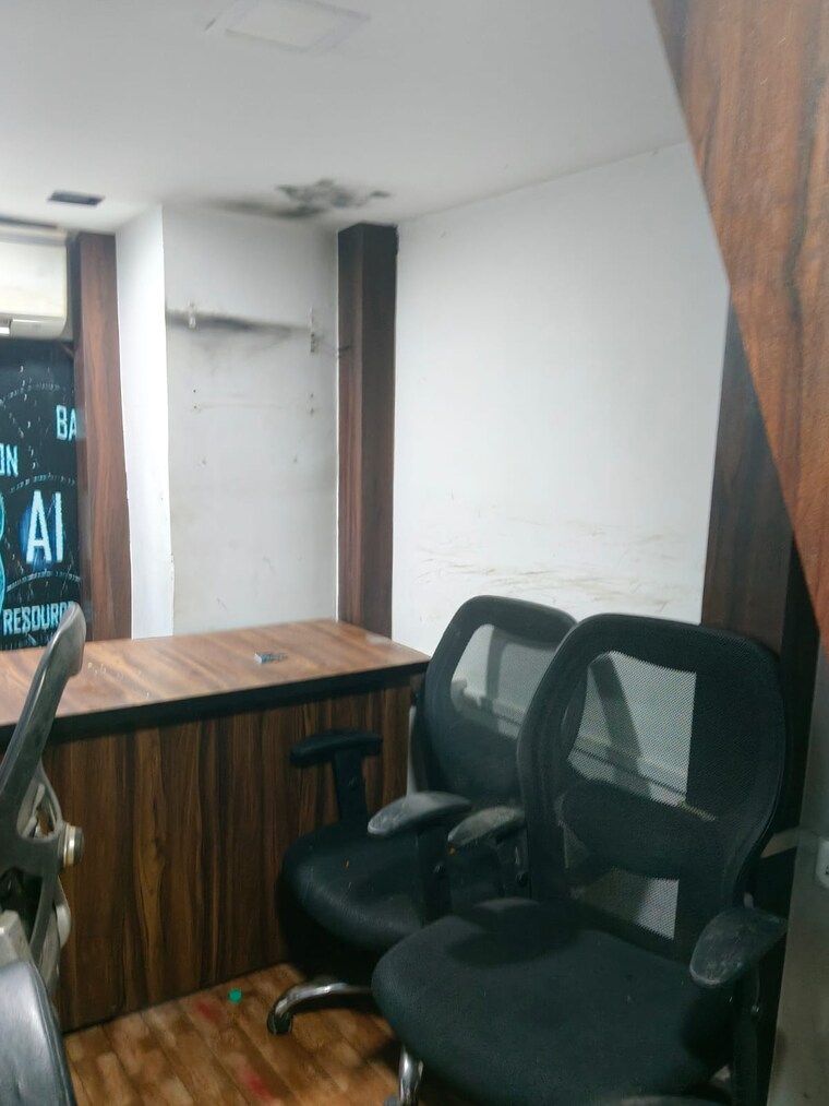 Team Area, express-zone Commercial Office Space 140 Sq.Ft. In Malad East Mumbai 9387974